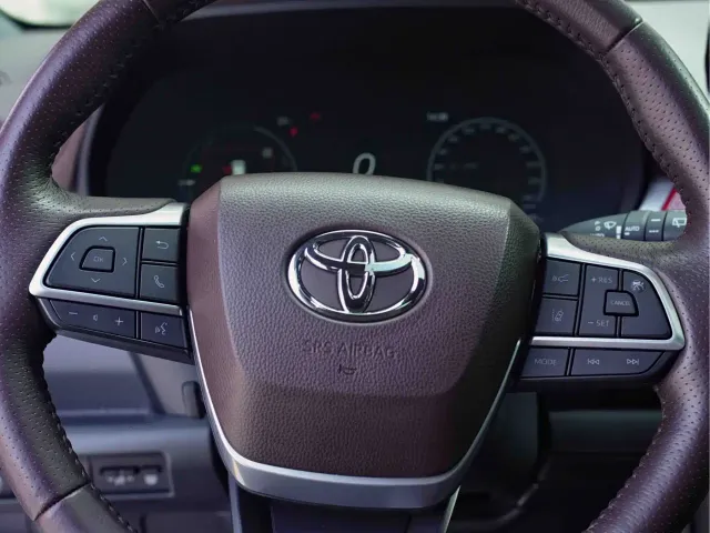 Toyota Toyota Sienna 2021 2.5L Hybrid Platinum Edition — Фото автомобиля 15