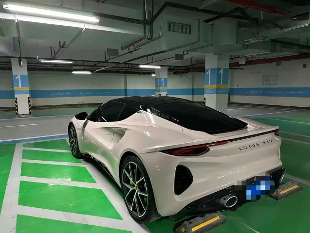 Lotus Emira — Фото автомобиля 5