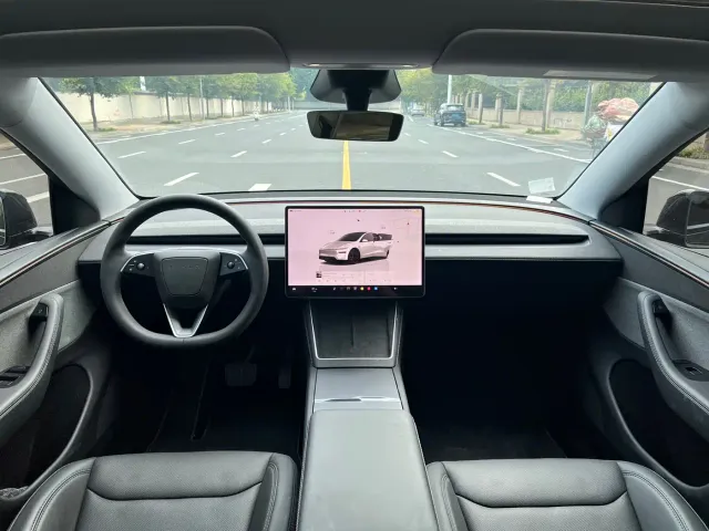 Tesla Model Y — Фото автомобиля 9