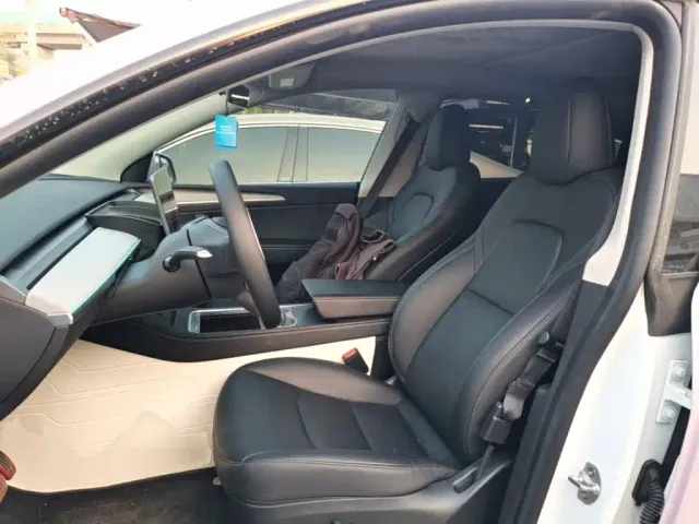 Tesla Model Y — Фото автомобиля 14
