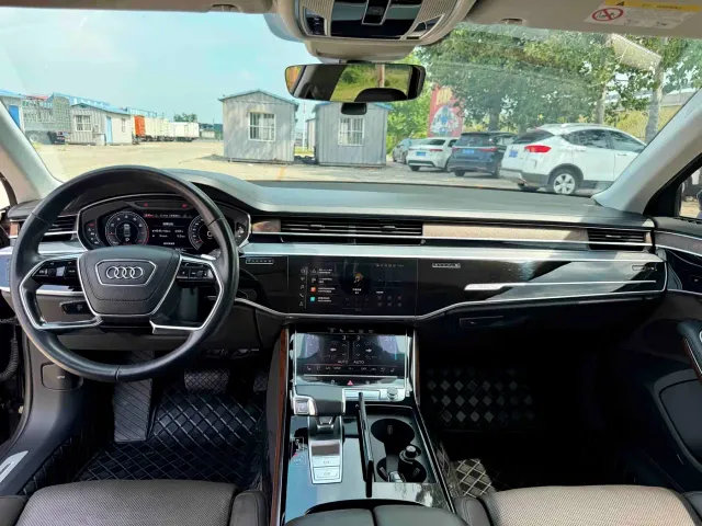 Audi A8 — Фото автомобиля 10