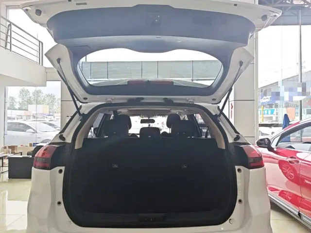Geely Boyue — Фото автомобиля 18