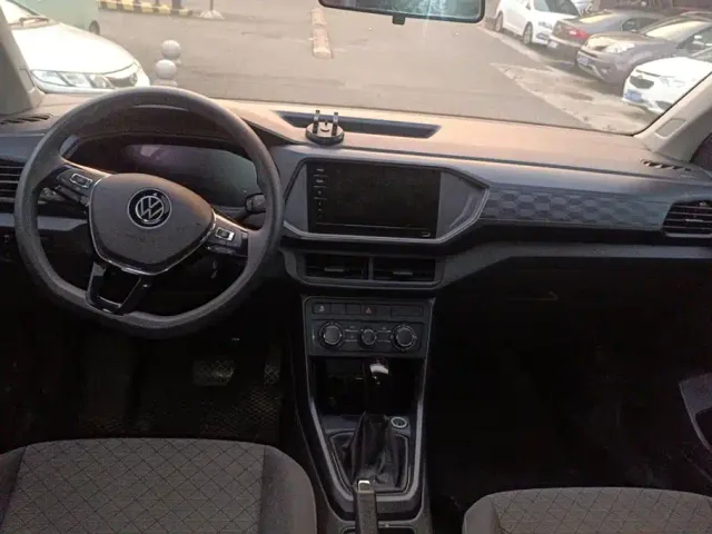 Volkswagen T-Cross — Фото автомобиля 12