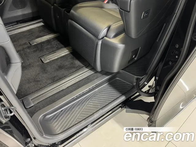 Toyota Alphard — Фото автомобиля 12