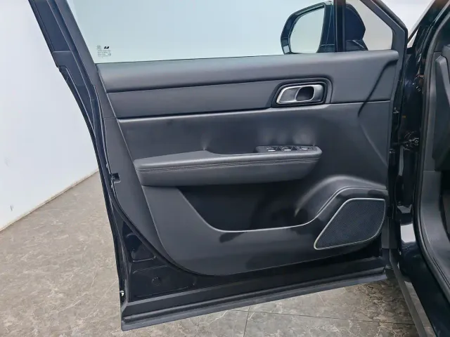 Li Auto ONE — Фото автомобиля 20