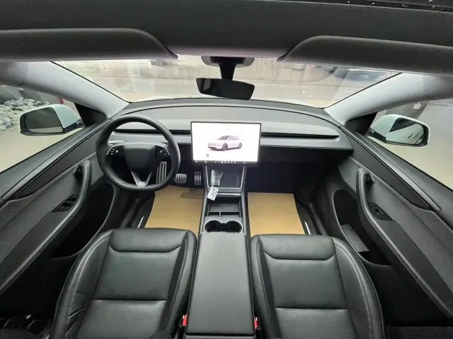Tesla Model Y — Фото автомобиля 3