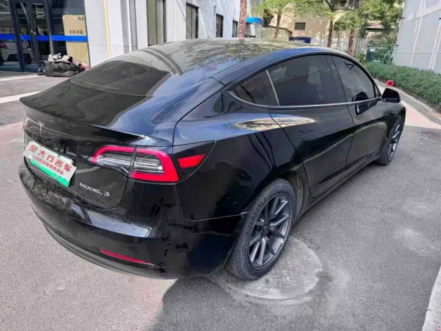 Tesla Model 3 — Фото автомобиля 3