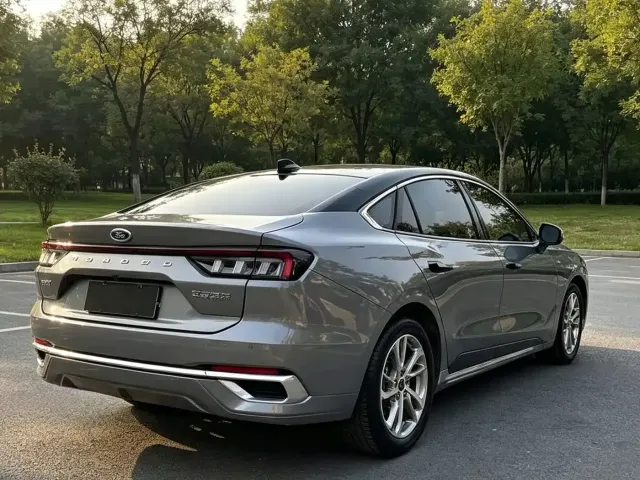 Ford Mondeo — Фото автомобиля 6