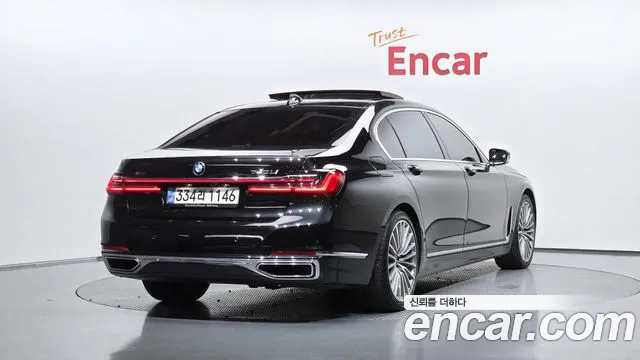 Фотография автомобиля — BMW 7 Series