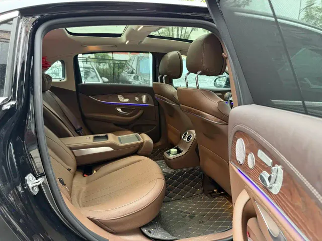 Mercedes-Benz E-Class — Фото автомобиля 11