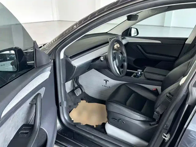 Tesla Model Y — Фото автомобиля 14