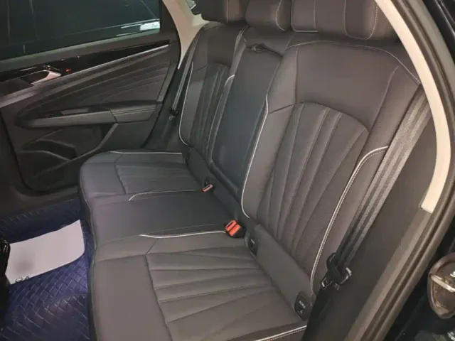 Volkswagen Passat — Фото автомобиля 16
