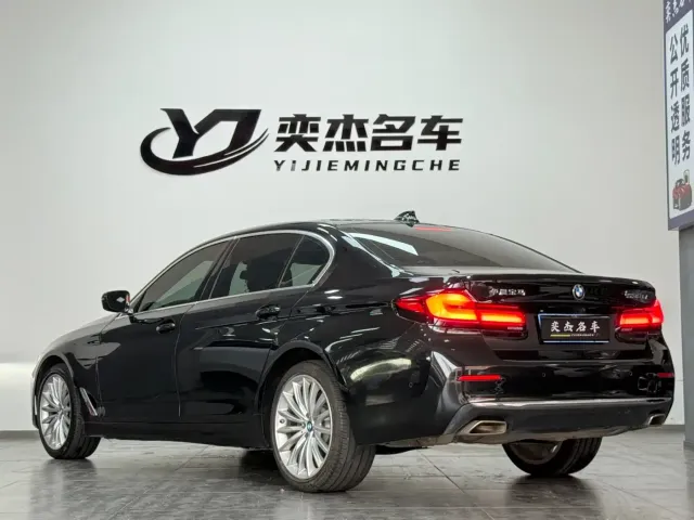 BMW 5 Series — Фото автомобиля 7