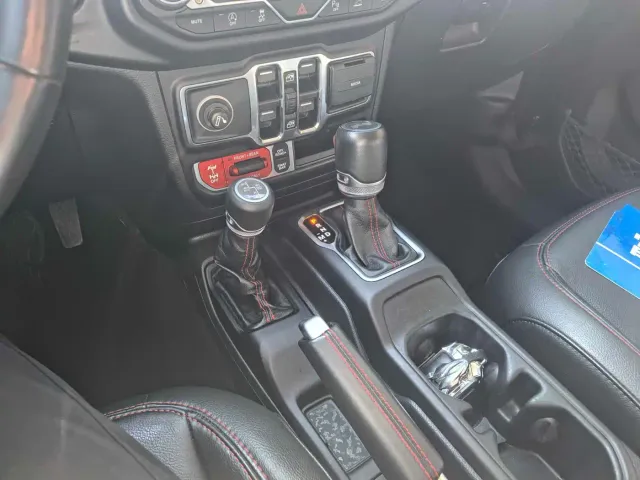 Jeep Wrangler — Фото автомобиля 10