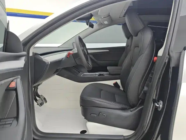 Tesla Model Y — Фото автомобиля 9