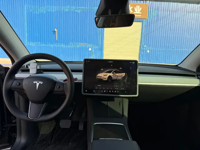 Tesla Model Y — Фото автомобиля 9