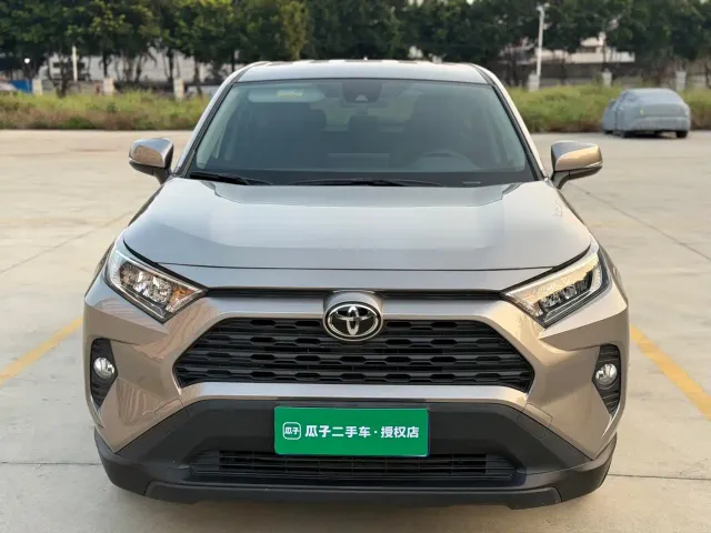 Toyota RAV4 — Фото автомобиля 2
