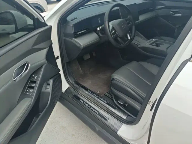 BYD Qin L — Фото автомобиля 15