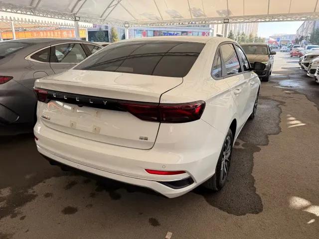Geely Emgrand — Фото автомобиля 9
