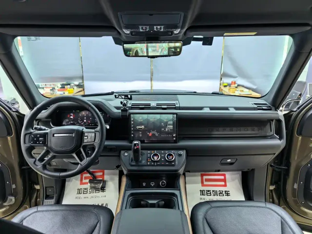Land Rover Defender — Фото автомобиля 11
