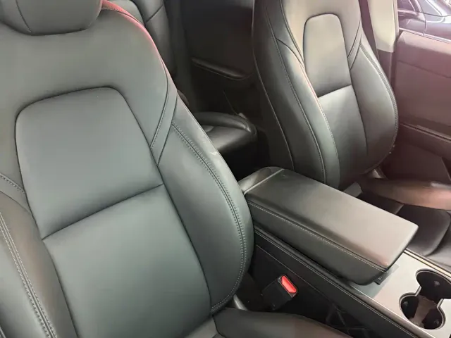 Tesla Model Y — Фото автомобиля 13