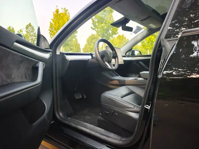 Tesla Model Y — Фото автомобиля 5