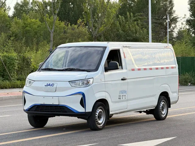 Фотография автомобиля — JAC Motors Blue Cat