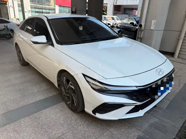 Hyundai Elantra — Фото автомобиля 3