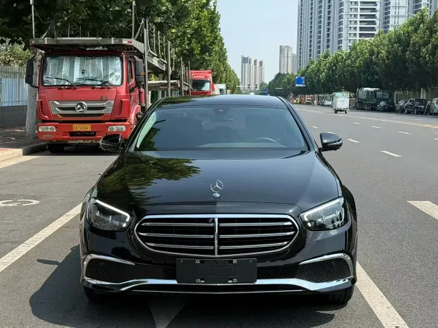 Mercedes-Benz E-Class — Фото автомобиля 2