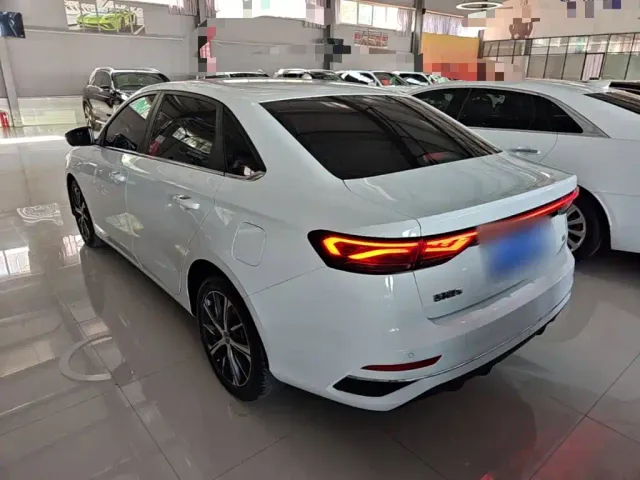 Geely Emgrand — Фото автомобиля 4