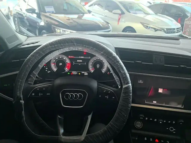 Audi Q3 — Фото автомобиля 9