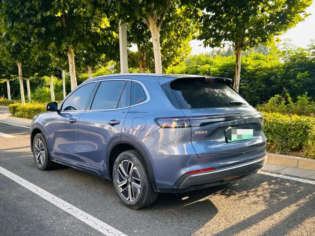 Geely Galaxy Starship 7 EM-i — Фото автомобиля 10