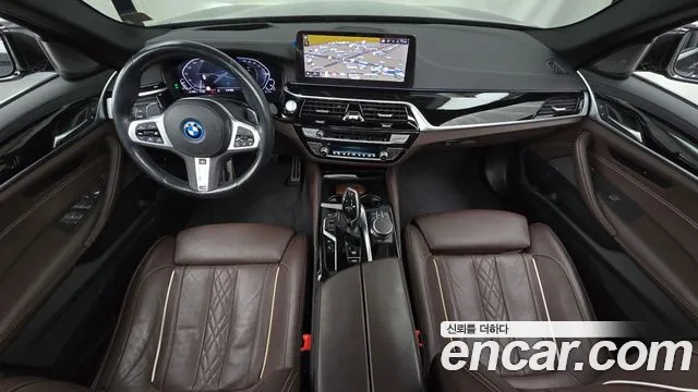 BMW 5 Series — Фото автомобиля 10