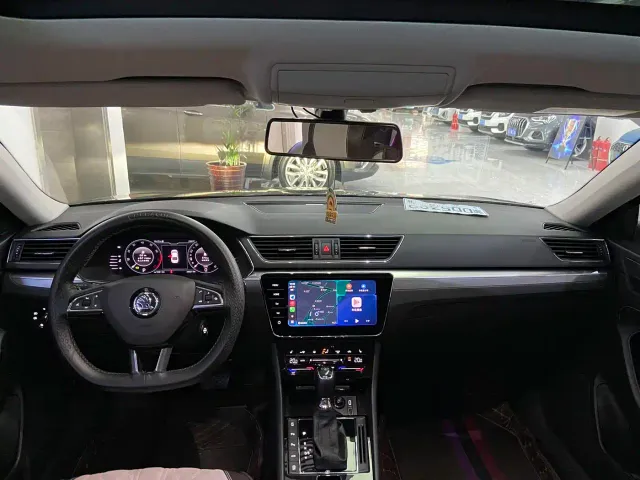 Skoda Superb — Фото автомобиля 9