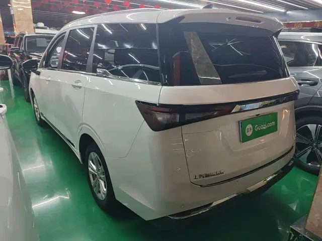 Wuling Jiachen — Фото автомобиля 4
