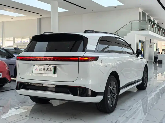 Xpeng G9 — Фото автомобиля 15