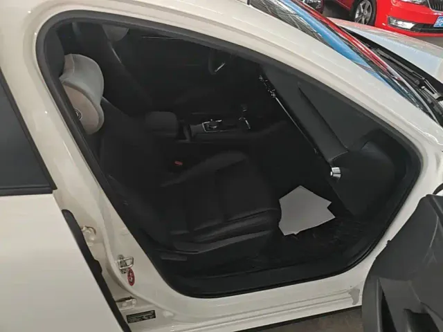Mazda Axela — Фото автомобиля 24