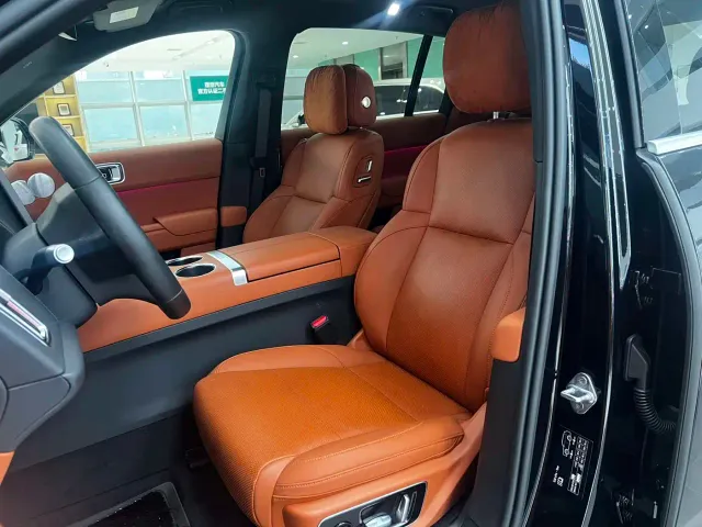Li Auto L7 — Фото автомобиля 10
