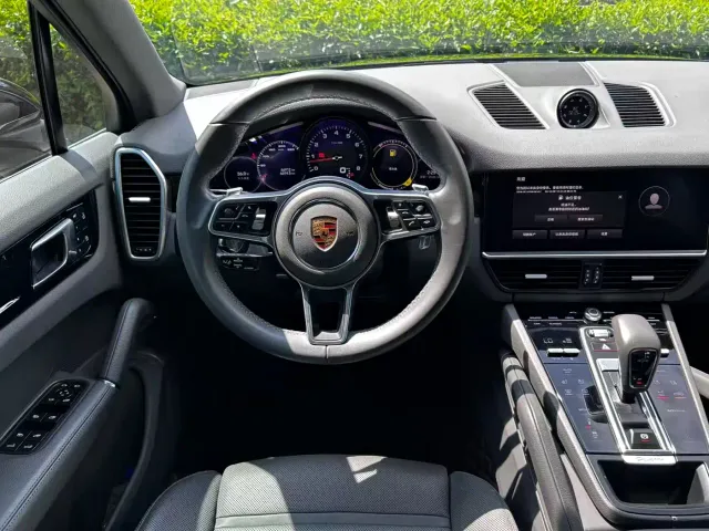 Porsche Cayenne — Фото автомобиля 9