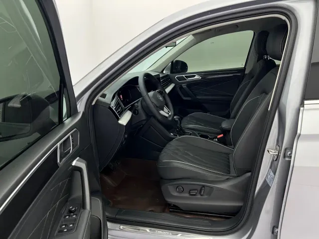 Volkswagen Tiguan L — Фото автомобиля 19