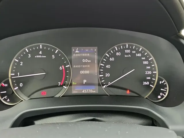 Lexus RX — Фото автомобиля 10