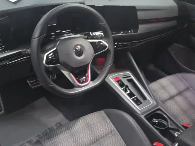 Volkswagen Golf GTI — Фото автомобиля 12