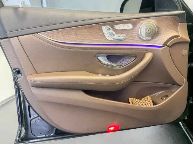 Mercedes-Benz E-Class — Фото автомобиля 16