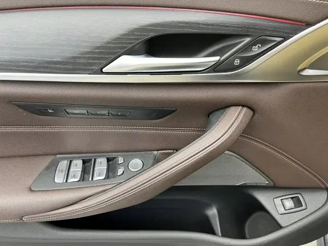 BMW 5 Series — Фото автомобиля 16