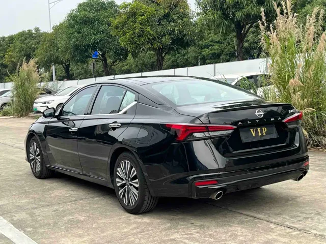 Nissan Teana — Фото автомобиля 4