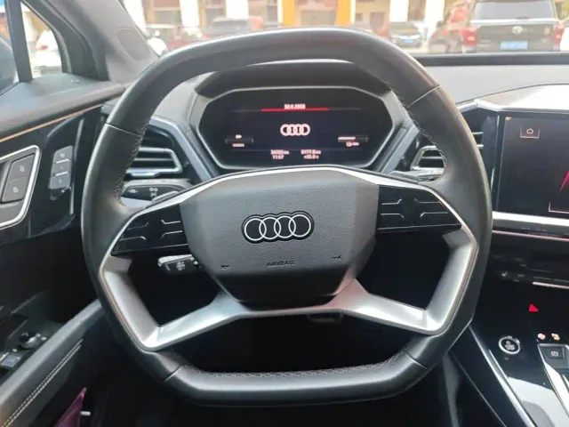 Audi Q4 e-tron — Фото автомобиля 2