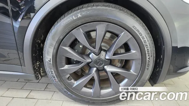 Tesla Model X — Фото автомобиля 21