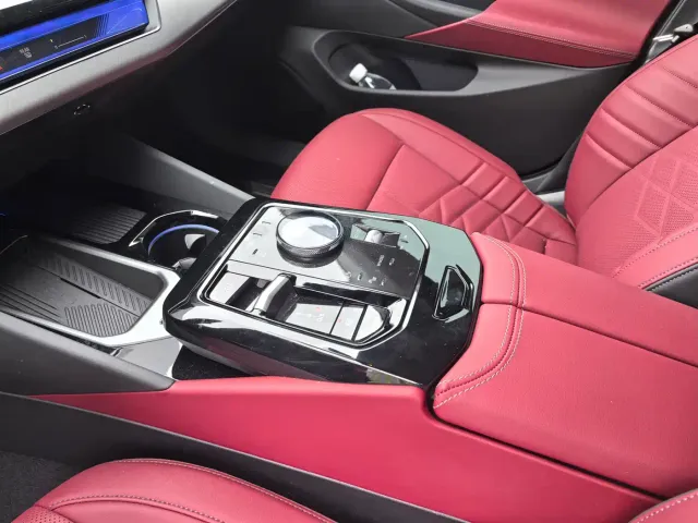 BMW i5 — Фото автомобиля 10