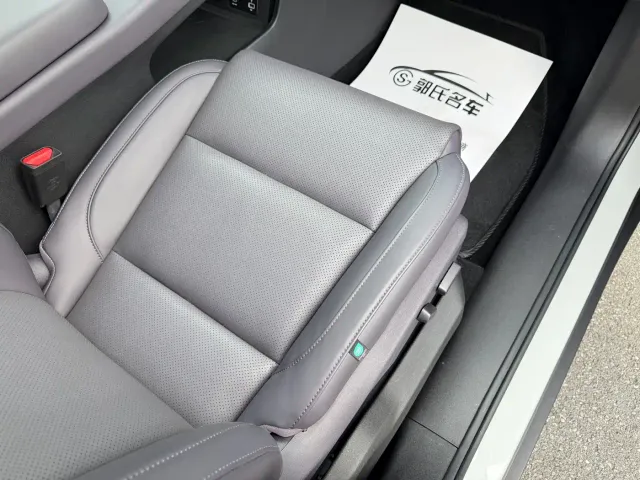 Leapmotor C10 — Фото автомобиля 10