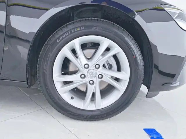 Buick Regal — Фото автомобиля 6